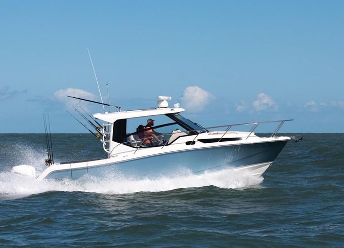 Boston Whaler 325 Conquest