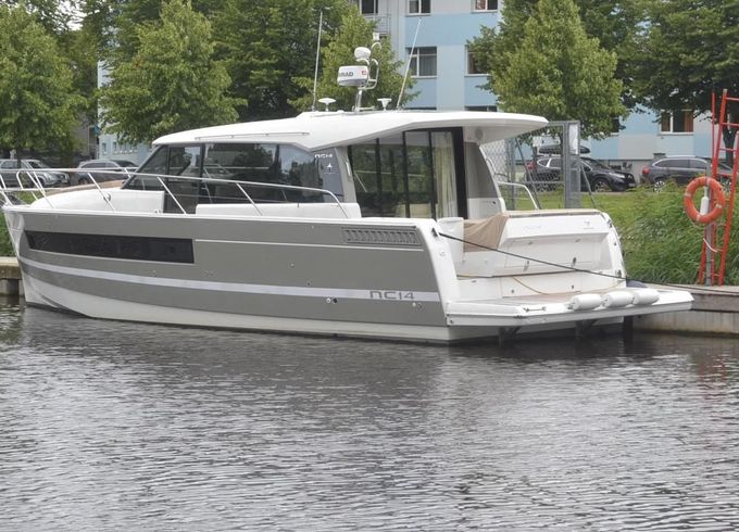 Jeanneau NC14 with new engines