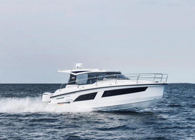 Grandezza 30 CA [outboard]
