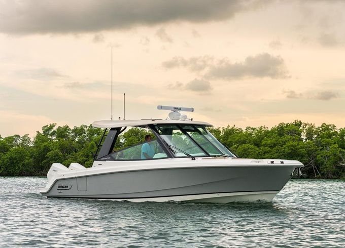 Boston Whaler 330 Vantage