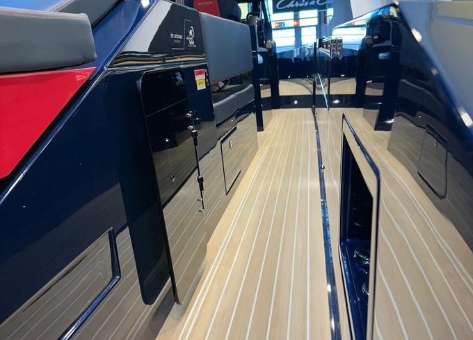 De Antonio D37 Alinghi Red Bull Racing