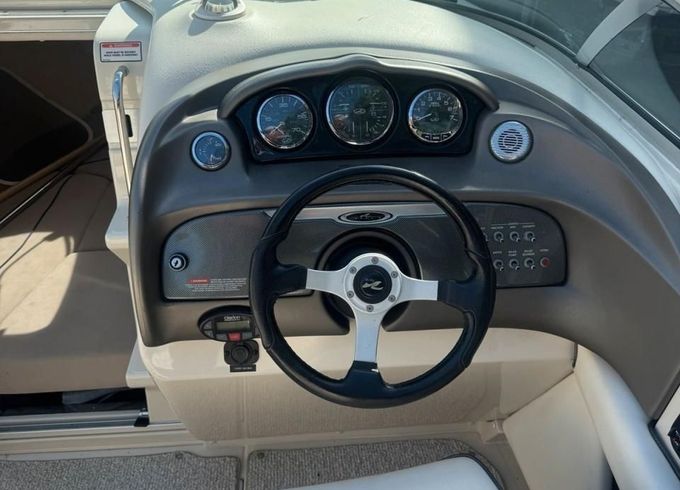 Sea Ray 220 SunSport Edition