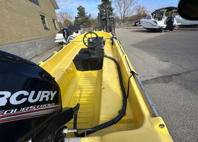 Whaly 435 med Mercury 25 EFI – Robust arbejdsb