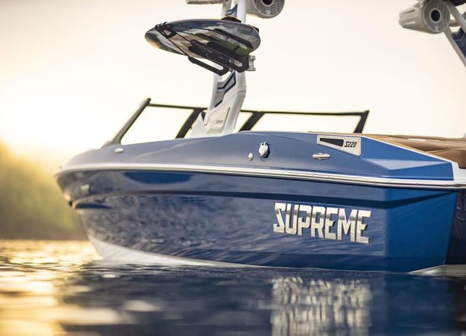 Supreme S220