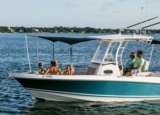Boston Whaler 230 Outrage