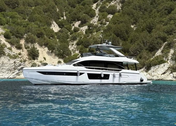 Azimut 68 FLY