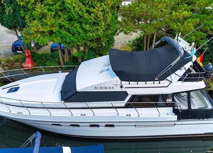 Neptunus 138 / 46 Flybridge Sedan