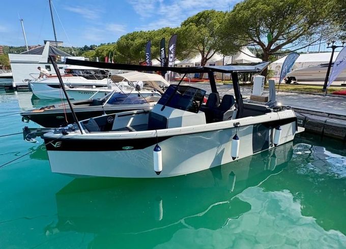 Veloce Yachts V750