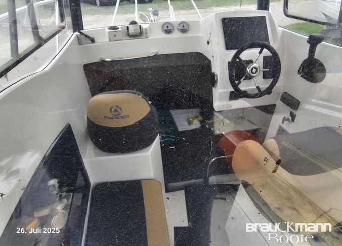 Parker Marine 660 Pilothouse