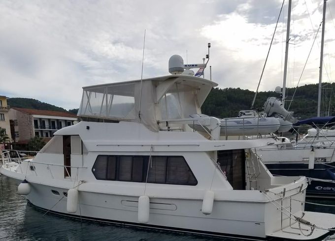 Hampton Yachts 490 Pilothouse