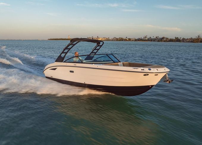 Sea Ray SDX270E & Trailer