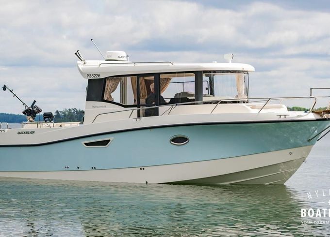 Quicksilver 905 Pilothouse