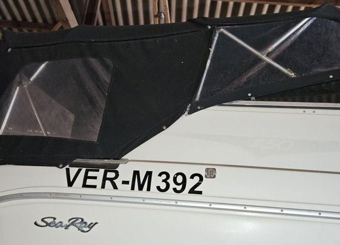 Sea Ray 250 Express Cruiser