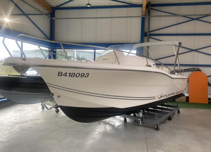 White Shark 248 Sundeck