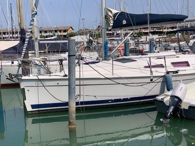Hunter Marine 33 LEGEND