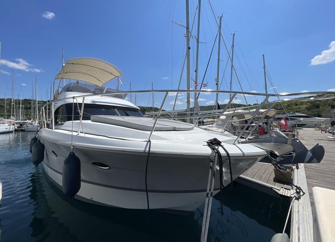 Beneteau Antares 42