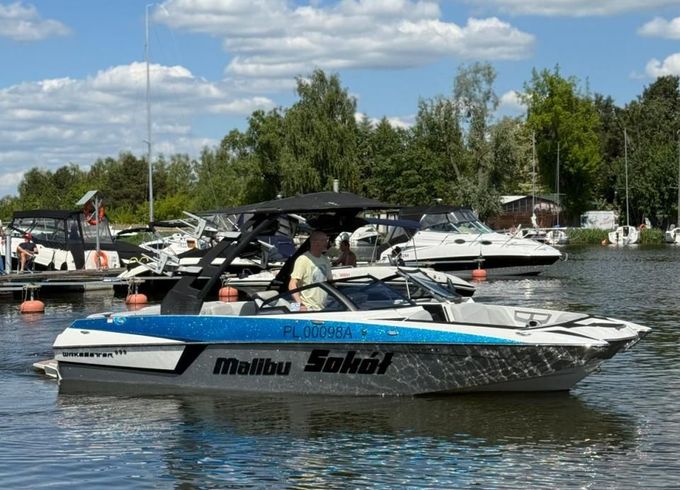 Malibu Wakesetter 22 MXZ