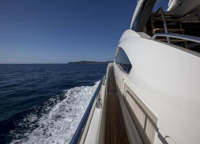 Sunseeker Predator 84