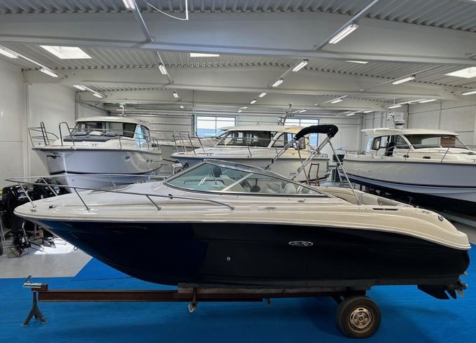 Sea Ray Searay 225 Weekender
