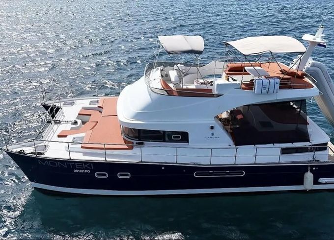 Lagoon Power 44