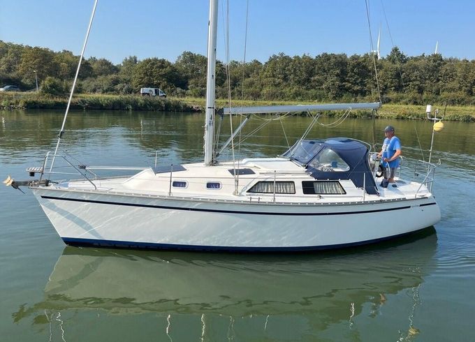 Hunter Marine 30