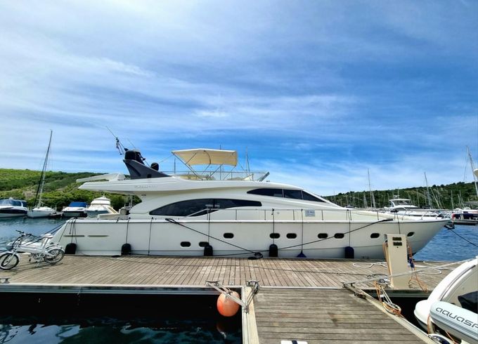 Ferretti 68