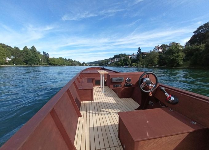 WeiBo Luxury Sport Tradition   Fährboot / Weid