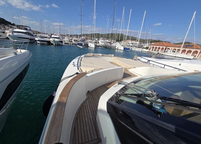 Monte Carlo Yachts 65 fly