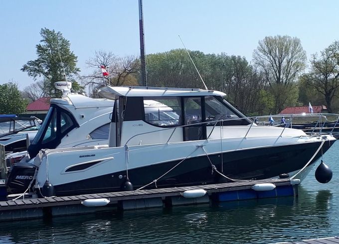 Quicksilver Activ 855 Cruiser