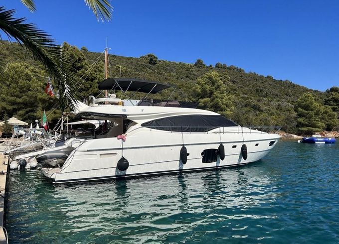 Ferretti 592