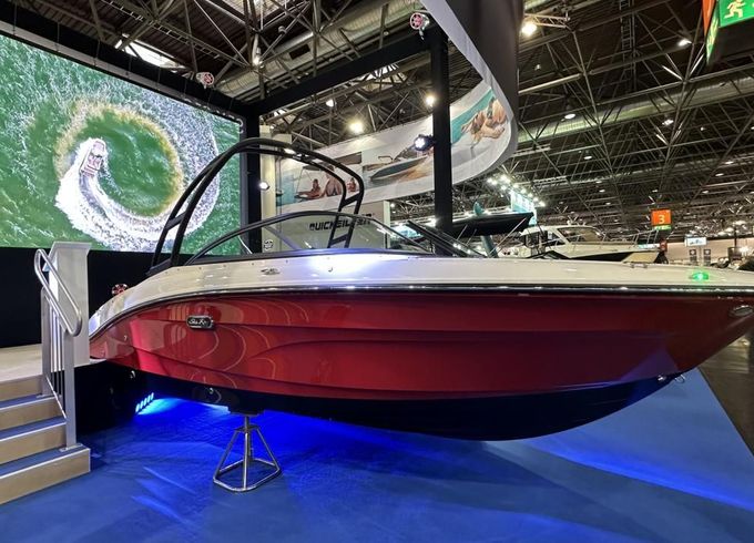 Sea Ray SPXE 210-