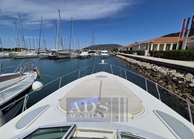Cruiser Yachts 340 Express