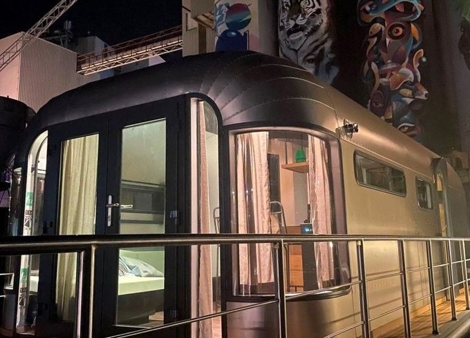 The Coon 1000 Houseboat