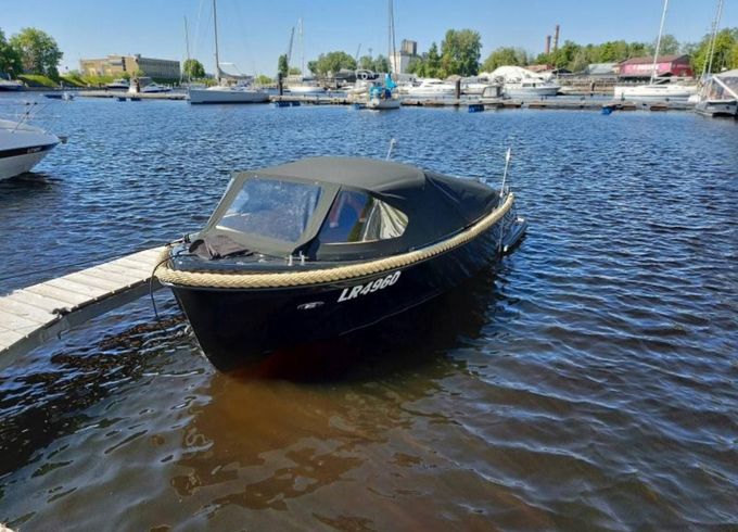 Corsiva 595 Tender - 25 HK Yamaha
