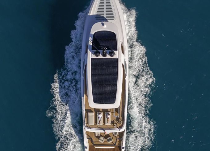 Ferretti Infynito 90