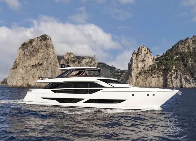 Ferretti 860