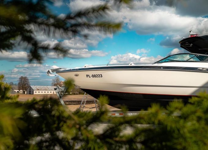 Monterey 328 SS