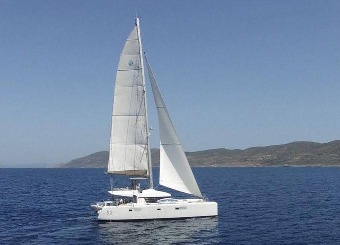 Lagoon 52