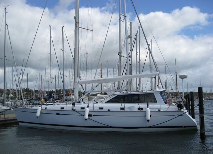 One Off Design 50 feet Decksalon yacht