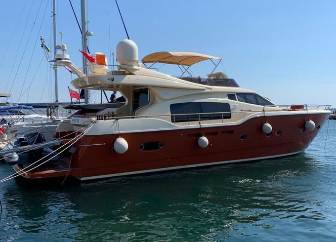 Ferretti Altura 690