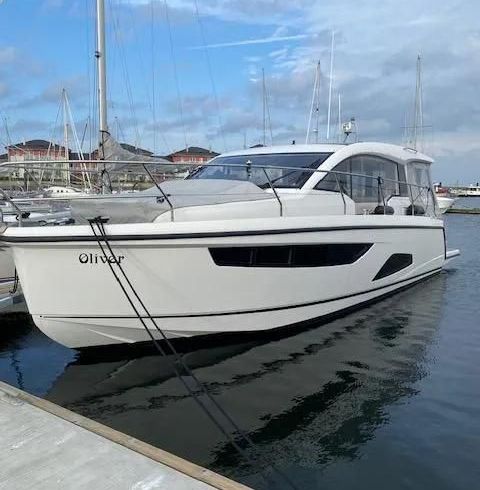 Sealine C 330 - Bug-Heckstrahlruder/Klimaanlage