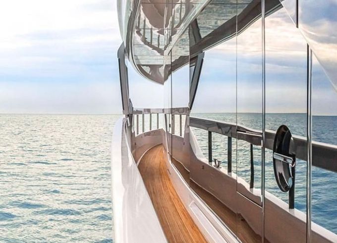 Ferretti INFYNITO 90