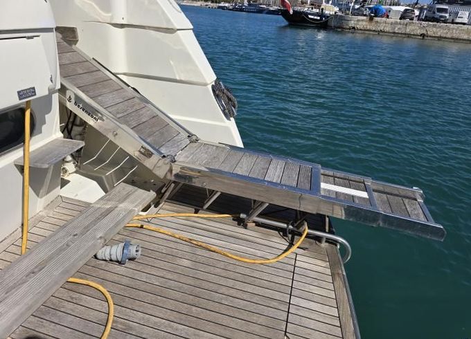 Ferretti 70 Flybridge