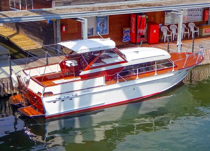 Swiss Craft Sedan Express Cruiser 9.60m