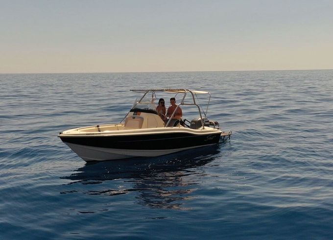 Motorboat Scout 205 sportfish 150hp