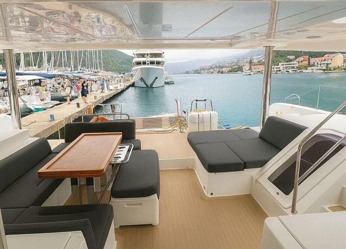 Catamaran Lagoon 52F 15m
