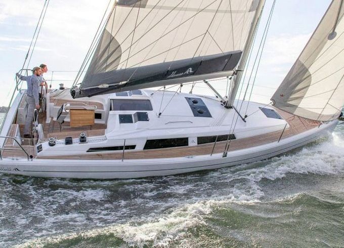 Sailboat Hanse 348 10.4m