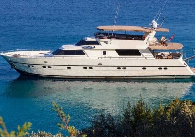 Motorboat custom 80 ft ( fasset torba yacht sweet charter) 2000hp
