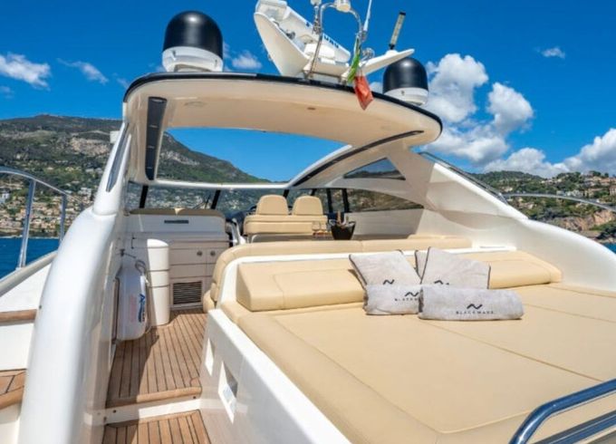 Motorboat Princess V58 800hp