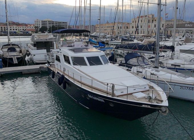 Motorboat Canados 45 fly